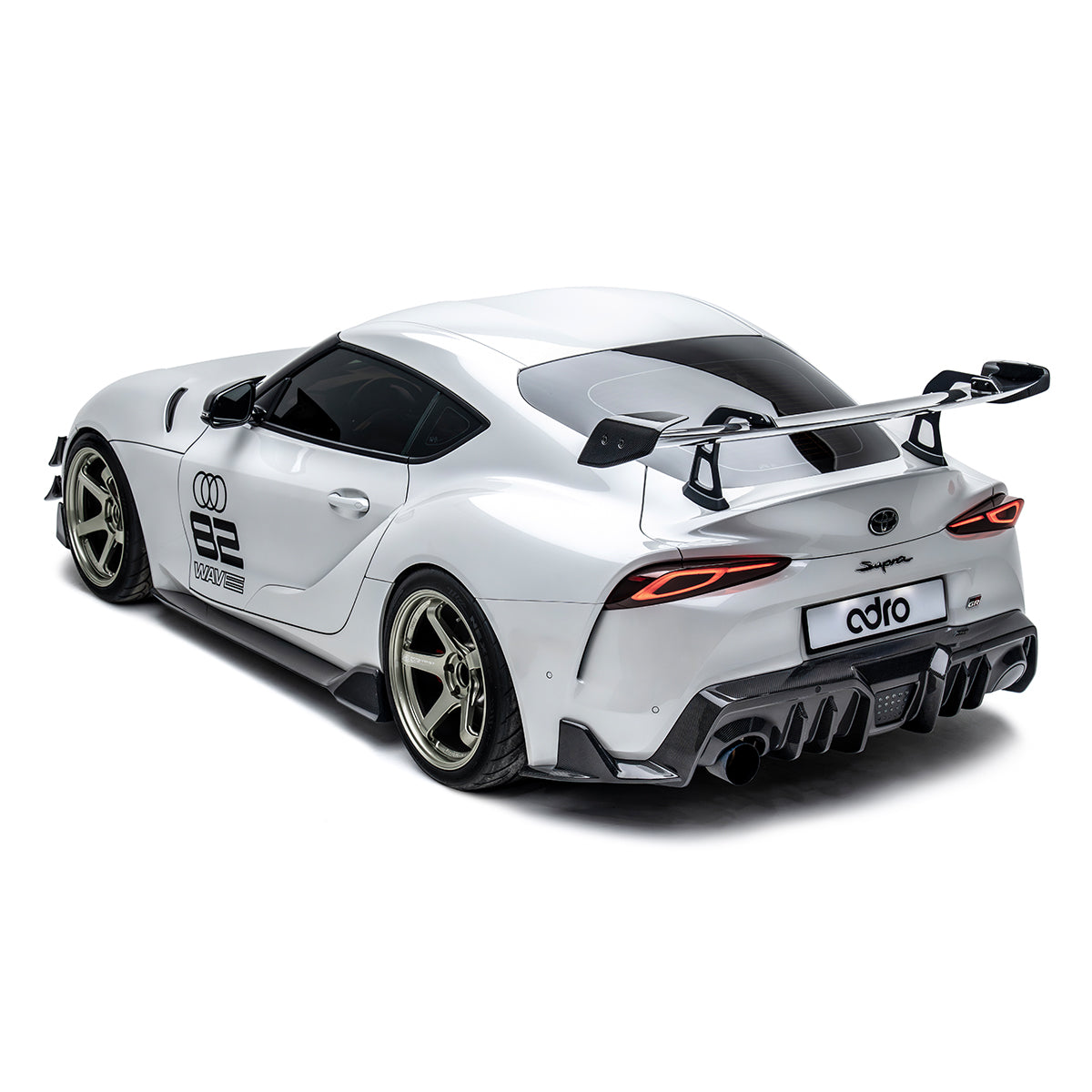 Toyota GR Supra – podwyższone skrzydło Swan Neck AT-R2 carbon ADRO