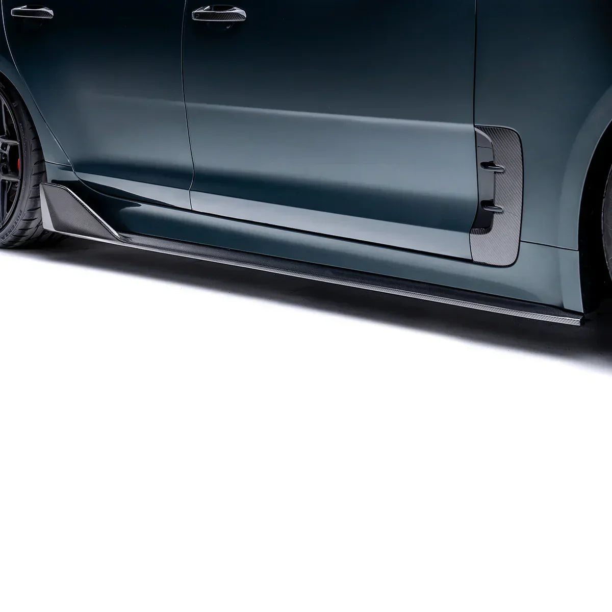 Kia Stinger Final Edition – progi boczne carbon ADRO