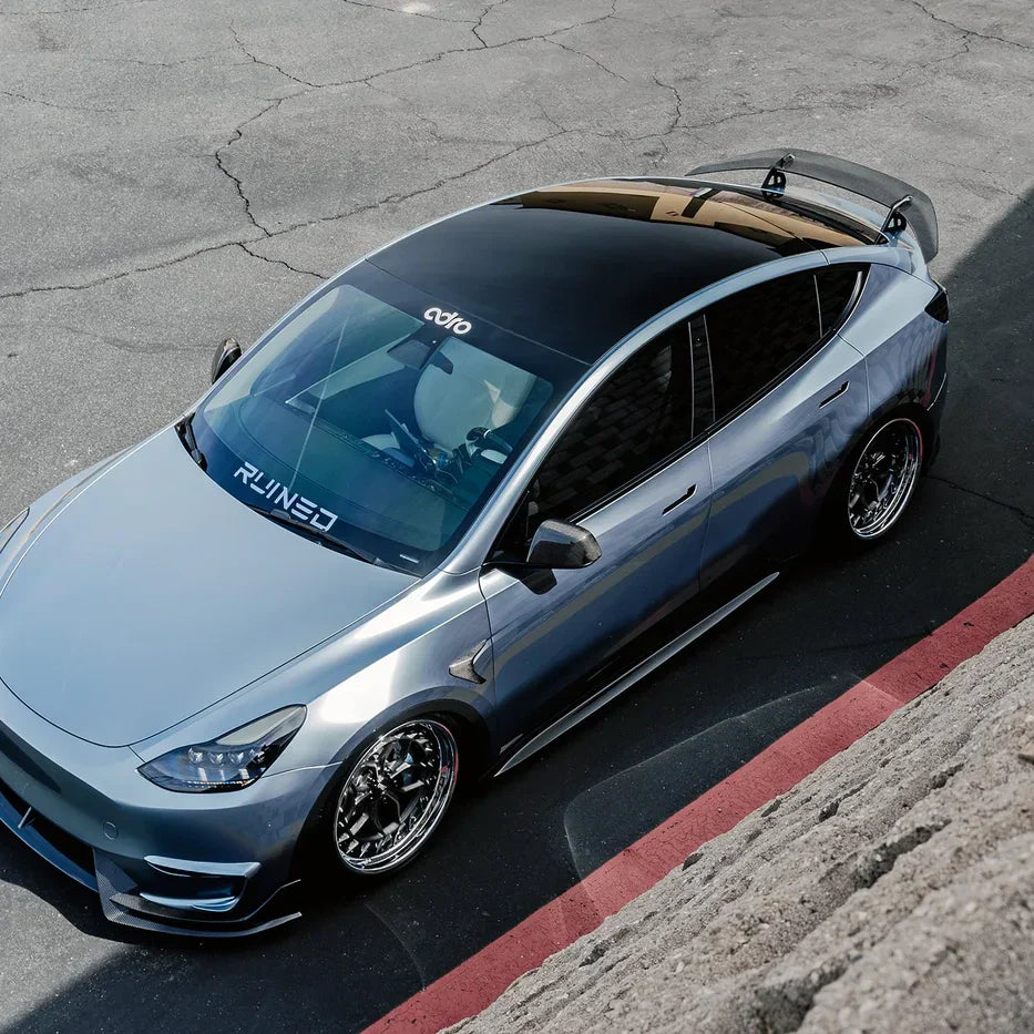 Tesla Model Y – skrzydło swan neck AT-S carbon ADRO