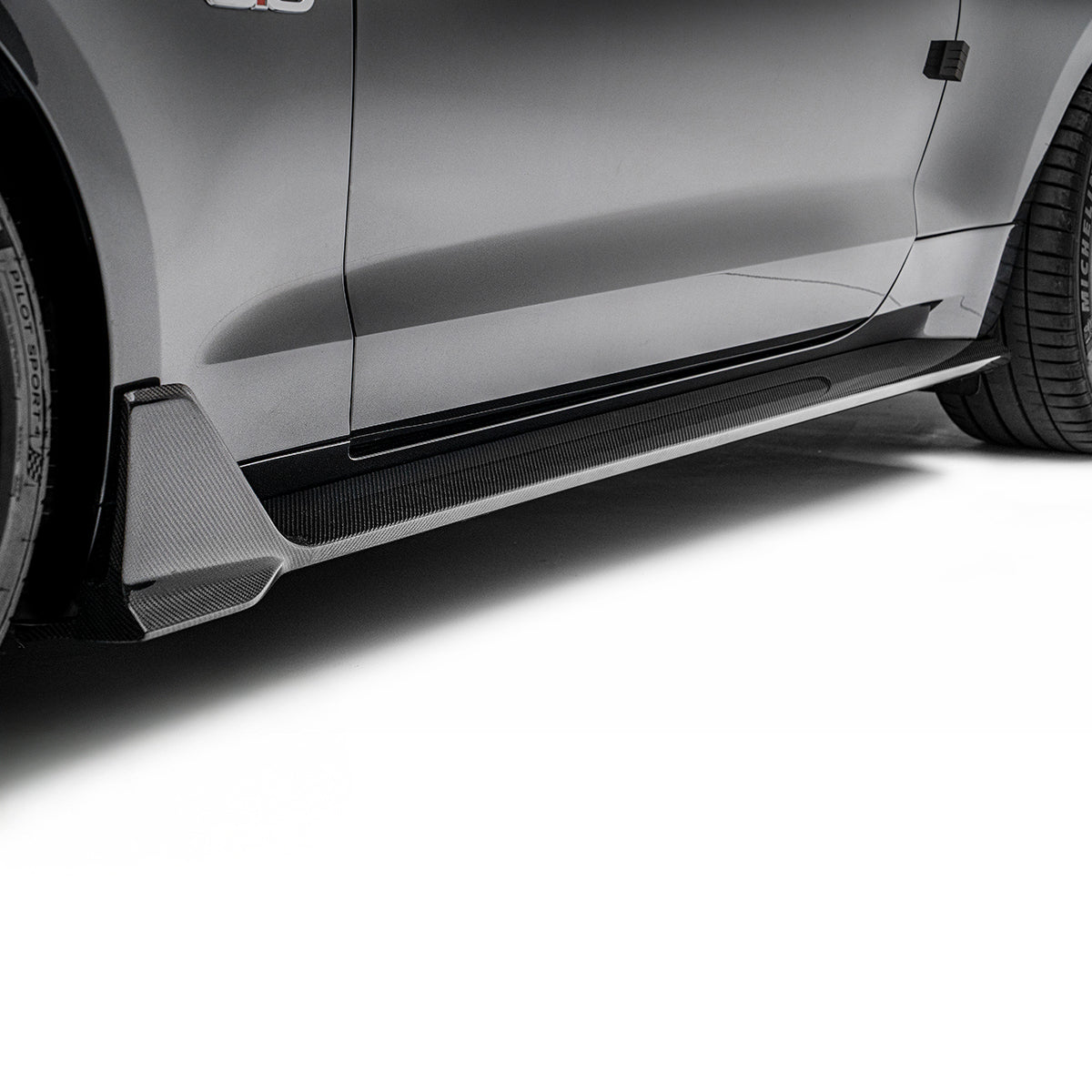 Ford Mustang – progi boczne carbon ADRO