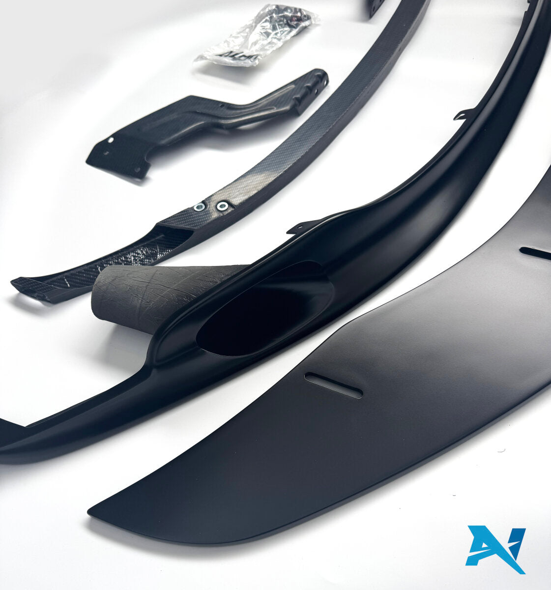 ALPHA-N Carbon Spoiler przedni czarny mat z chłodzeniem hamulców i verstellbarem Splitter do M3 e92 i M3 e90 (3)