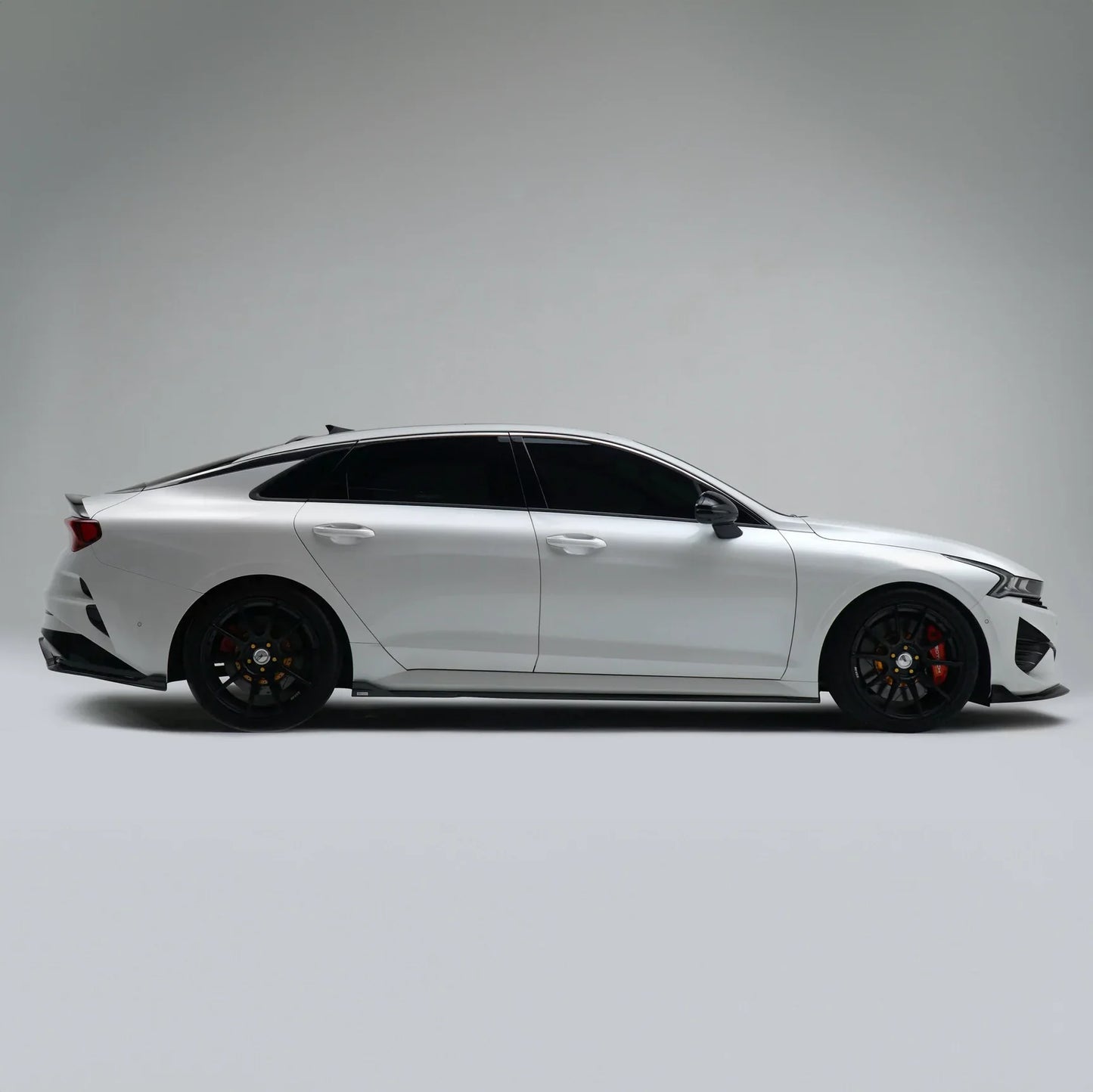 kia-k5-side-skirts_image_1