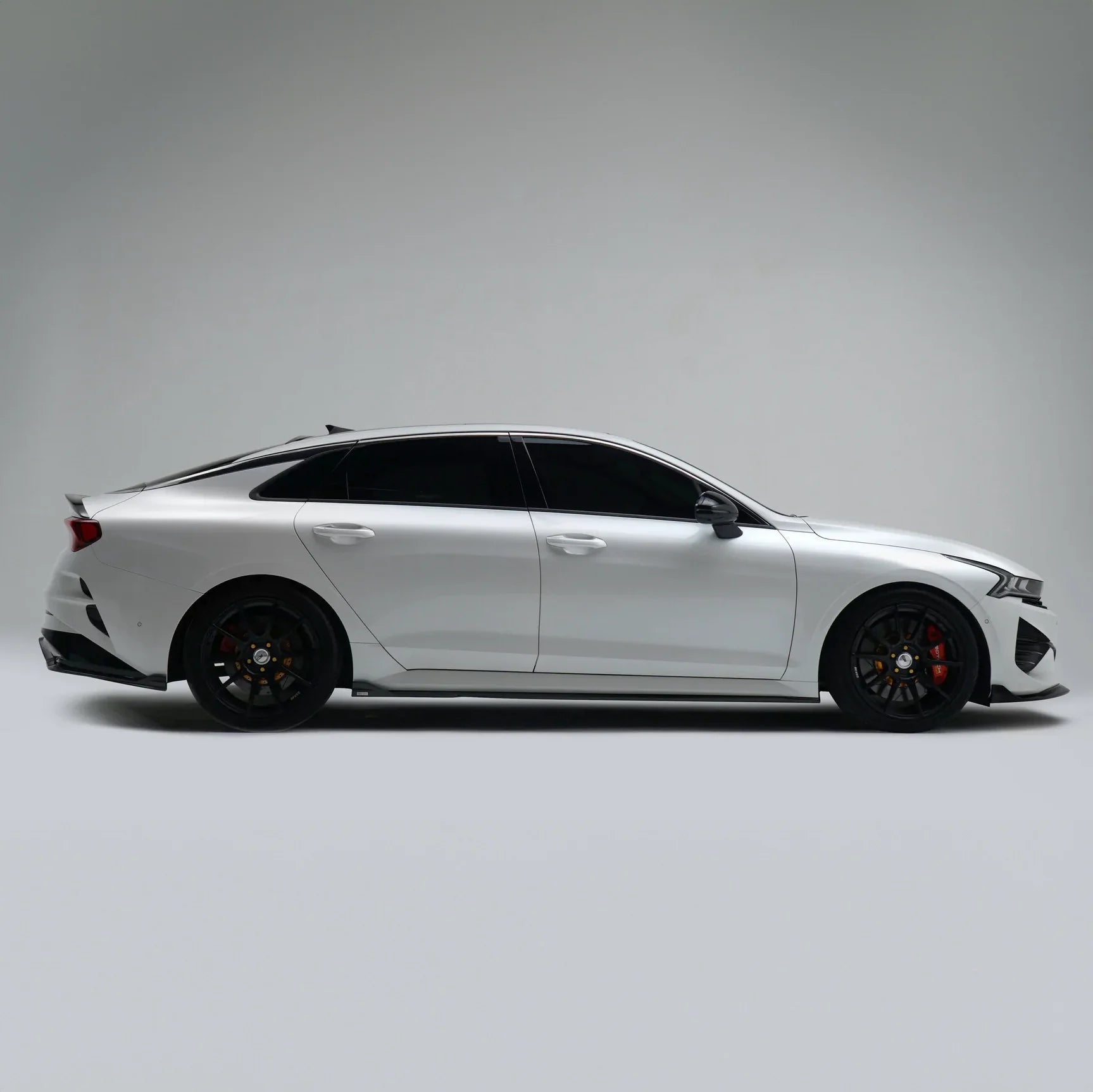 kia-k5-side-skirts_image_1