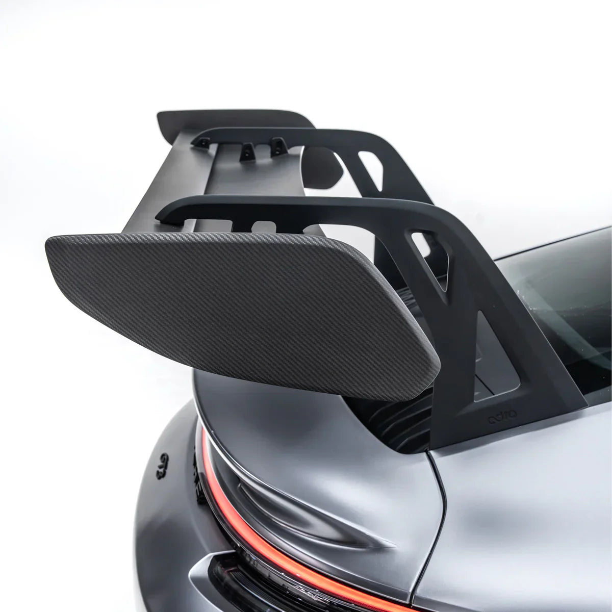 Porsche 992 GT3 – regulowane skrzydło Swan Neck ADRO