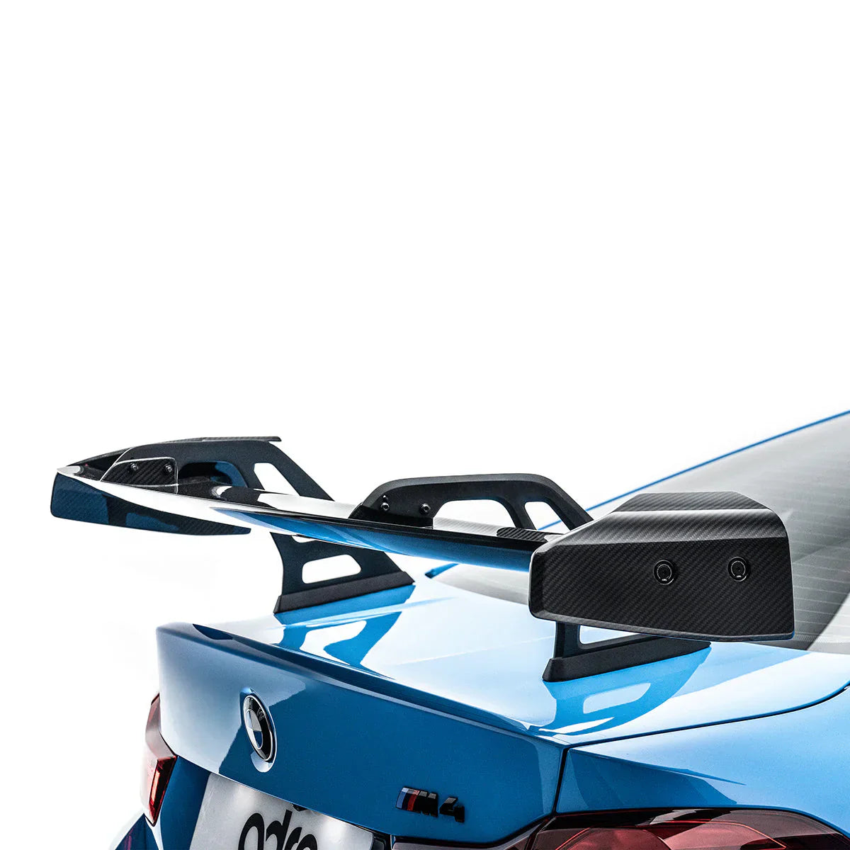 bmw-f82-m4-at-r1-swan-neck-gt-wing_image_1