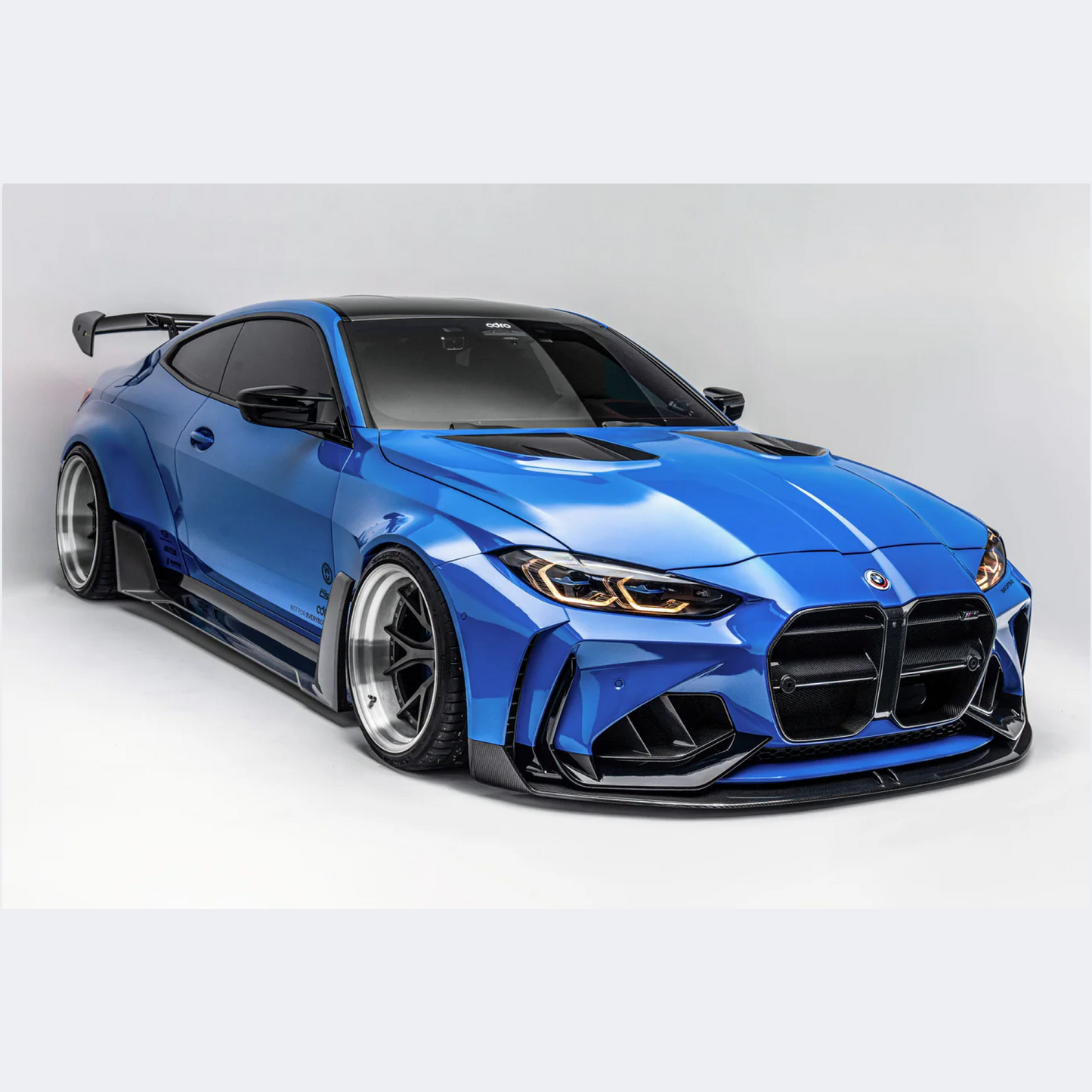 BMW M3 G80/G81, M4 G82/G83 – maska carbon z wylotami ADRO