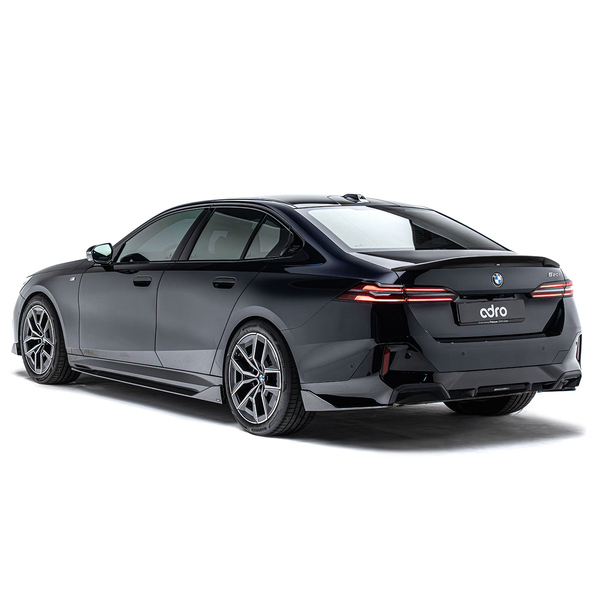 BMW G60 Seria 5 – boczne lotki dyfuzora ADRO (carbon)
