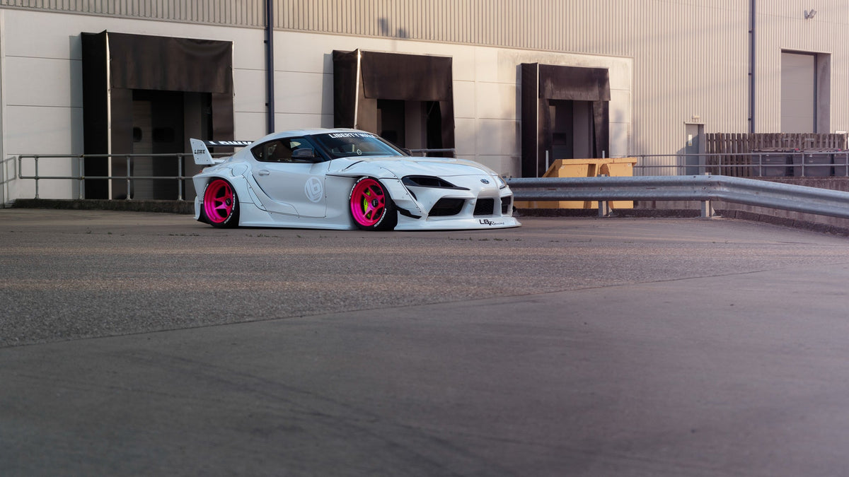 Toyota GR Supra A90 – bodykit widebody LB-WORKS V2 z maską FRP Liberty Walk – zdjęcie 25