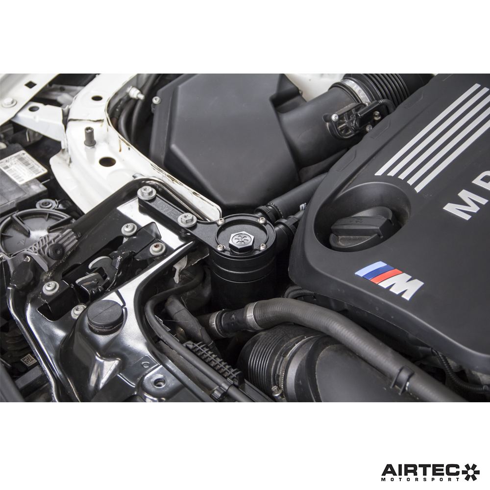 AIRTEC Motorsport Odma oleju do BMW M2 Comp / M3 / M4 F8x S55 (9)