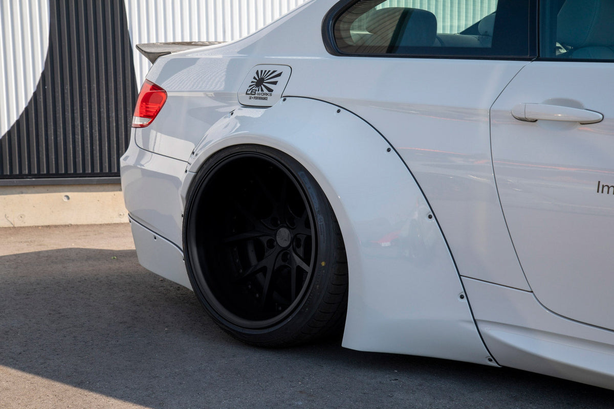 BMW M3 E92 – bodykit widebody LB-WORKS V1 carbon Liberty Walk – zdjęcie 5