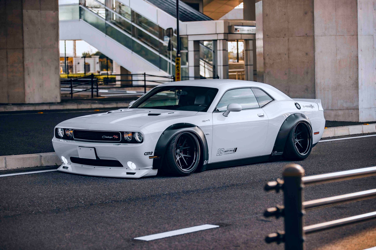 Dodge Challenger – bodykit widebody LB-WORKS FRP Liberty Walk – zdjęcie 1