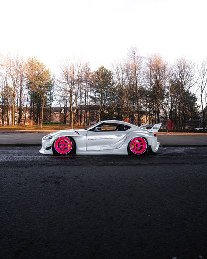 Toyota GR Supra A90 – bodykit widebody LB-WORKS V2 z maską FRP Liberty Walk – zdjęcie 6