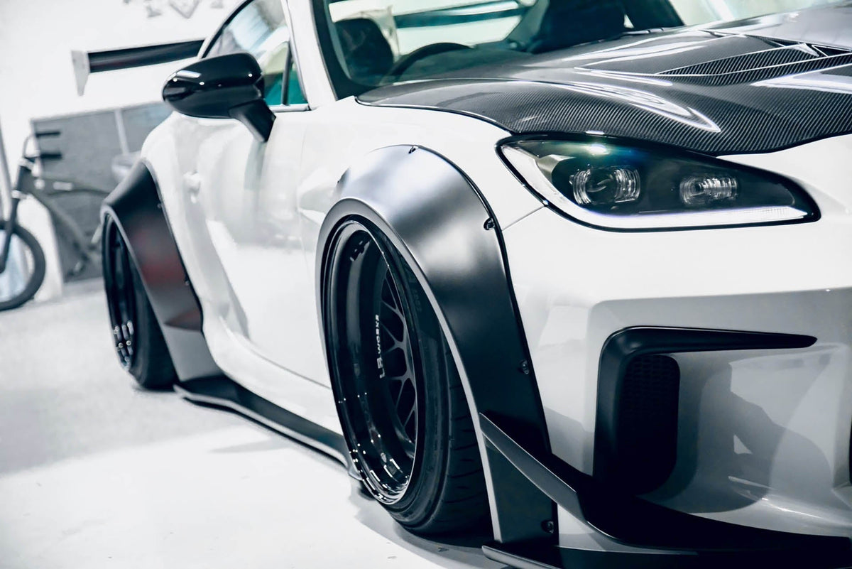 Toyota GR86 / Subaru BRZ (ZN8/ZD8) – bodykit widebody LB-Nation wymienne błotniki z wlotami bez skrzydła FRP Liberty Walk – zdjęcie 11