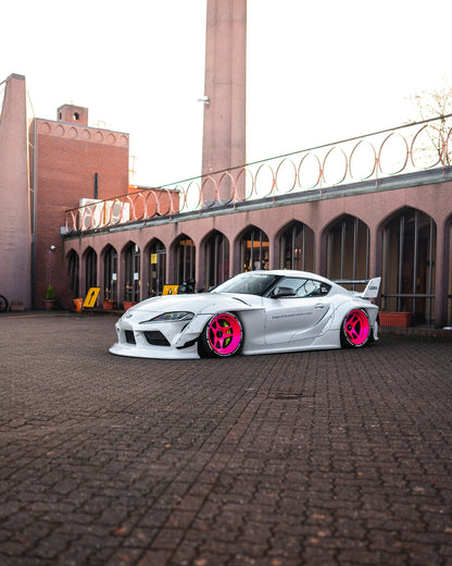 Toyota GR Supra A90 – bodykit widebody LB-WORKS V2 z maską FRP Liberty Walk – zdjęcie 13