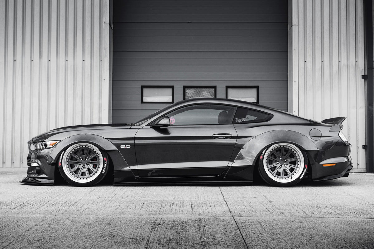 Ford Mustang (S550) – bodykit widebody LB-WORKS FRP Liberty Walk – zdjęcie 2