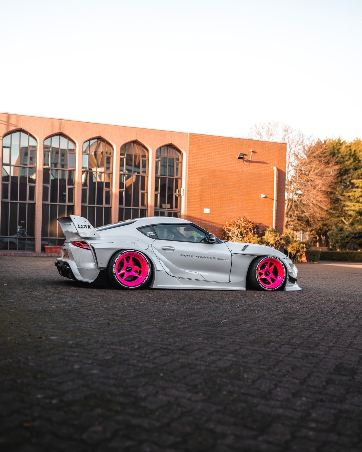 Toyota GR Supra A90 – bodykit widebody LB-WORKS V2 z maską FRP Liberty Walk – zdjęcie 16