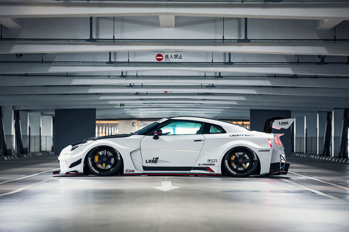 Nissan GT-R R35 – bodykit widebody LB-Silhouette WORKS V1 FRP + carbon Liberty Walk – zdjęcie 4