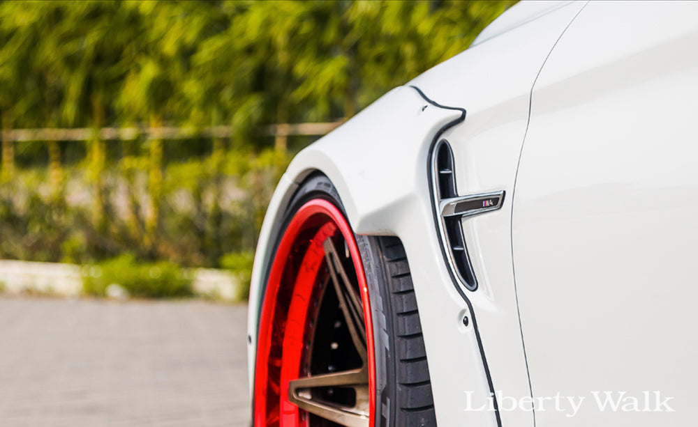 BMW M4 F82 – bodykit widebody LB-WORKS FRP Liberty Walk – zdjęcie 3