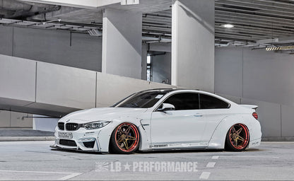 BMW M4 F82 – bodykit widebody LB-WORKS carbon Liberty Walk – zdjęcie 2