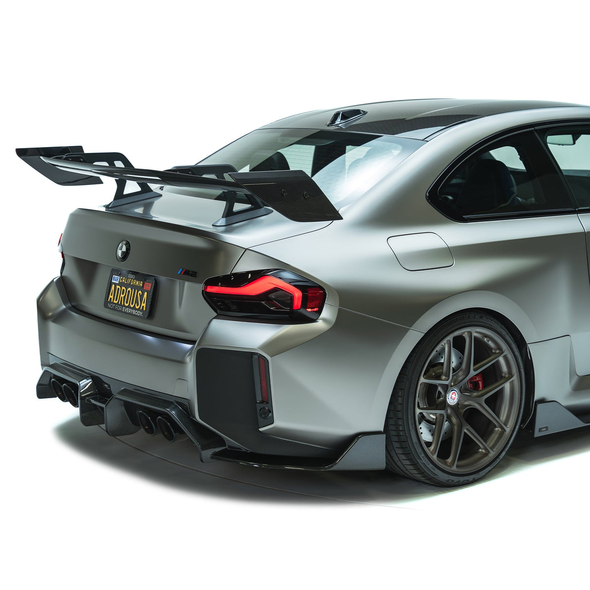 BMW G87 M2 – skrzydło Swan Neck AT-R3 z płaskimi końcówkami carbon pre-preg ADRO