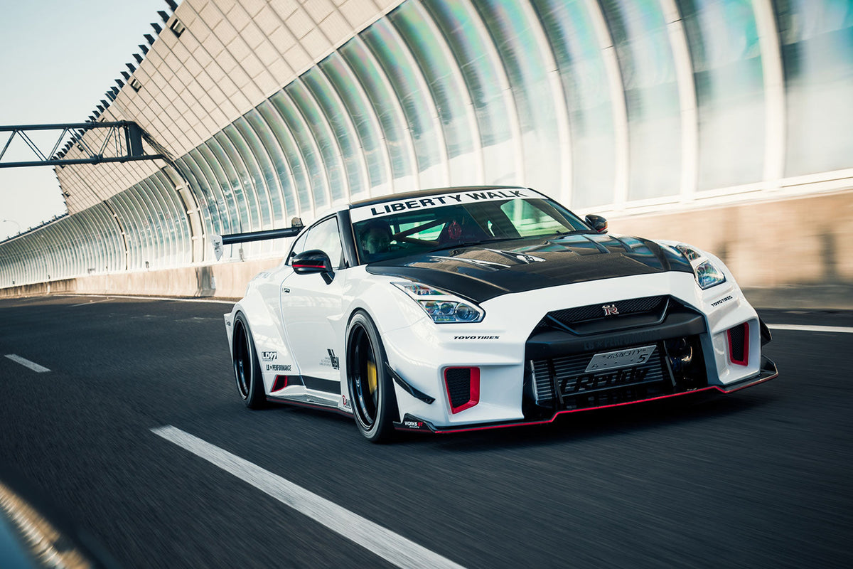 Nissan GT-R R35 – bodykit widebody LB-Silhouette WORKS V1 FRP + dry carbon Liberty Walk – zdjęcie 1