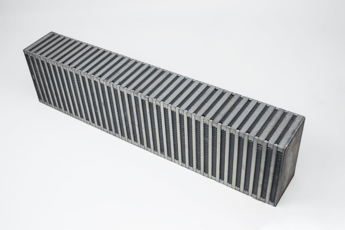 CSF Rdzeń intercoolera uniwersalny 24″ x 6″ x 3.5″ (610 x 150 x 90 mm), przepływ pionowy