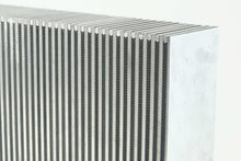 CSF Rdzeń intercoolera uniwersalny 22″ x 14″ x 5.5″ (560 x 355 x 140 mm), przepływ pionowy, rozmiar GT-R R35