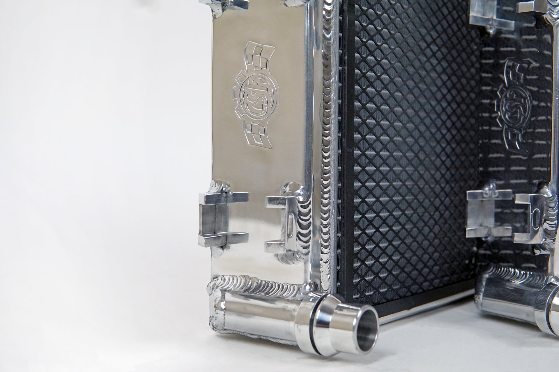 CSF Chłodnica Mercedes-Benz AMG GT (C190/R190), AMG GT S (C190/R190), C63 AMG (W205), C63 AMG S (W205), GLE580 (V167/C167), GLE63 AMG (V167/C167), GLE63 AMG S (V167/C167), GLS580 (X167), GLS63 AMG (X166, X167) - zdjęcie 9