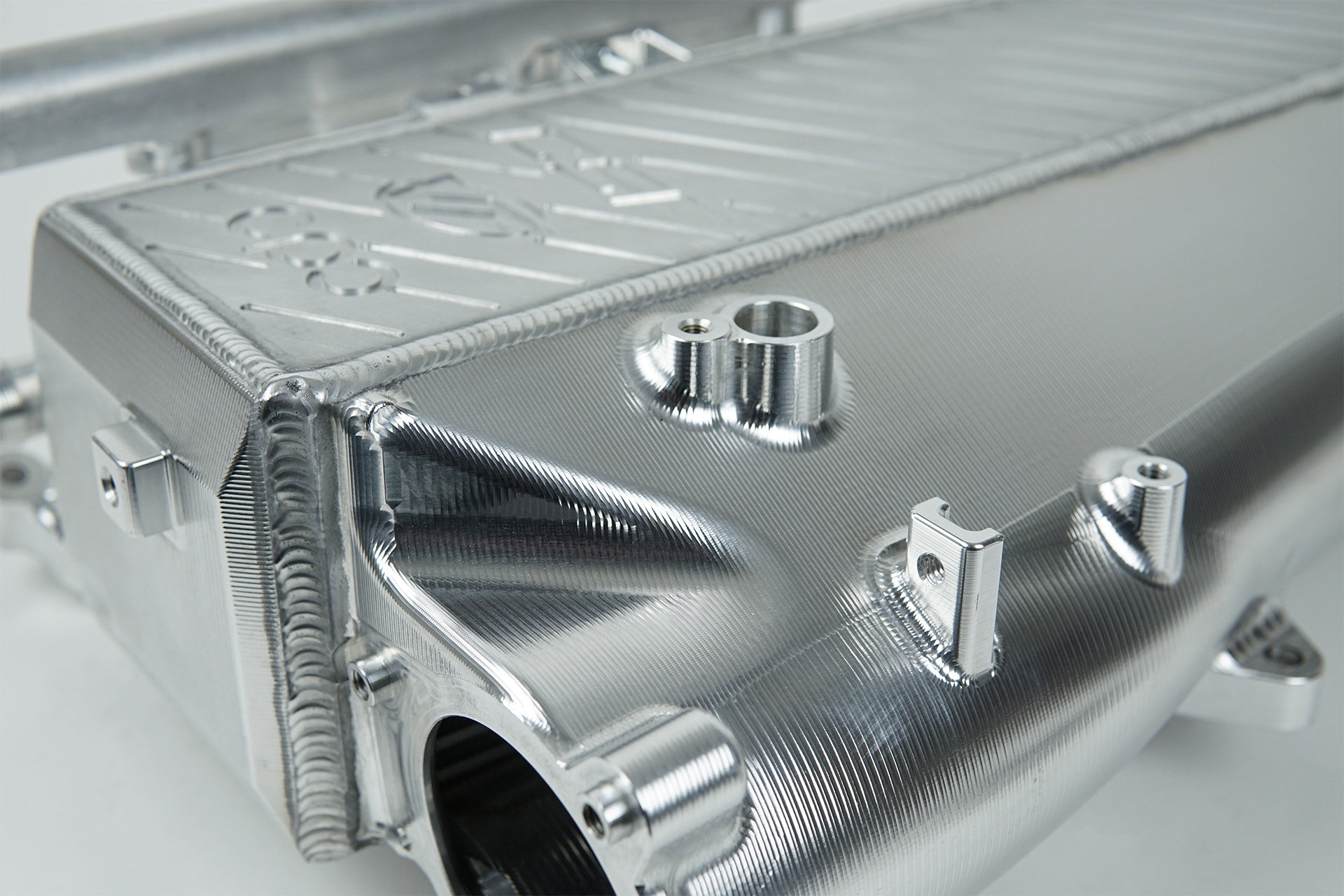 CSF Kolektor Intercoolera BMW, INEOS, Toyota 540i, 540i xDrive, 740i, 740i xDrive, 745e, 745e xDrive, 840i, 840i Gran Coupe, 840i xDrive, 840i xDrive Gran Coupe, GR Supra, Grenadier, M240i, M240i xDrive, M340i, M340i xDrive, M440i, M440i Gran Coupe, M440i xDrive, M440i xDrive Gran Coupe, X3, X4, X5, X6, X7, Z4 - zdjęcie 3
