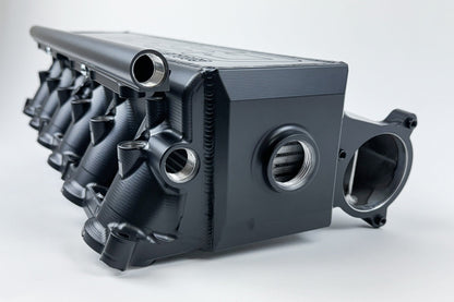 CSF Kolektor Intercoolera BMW, INEOS, Toyota 540i, 540i xDrive, 740i, 740i xDrive, 745e xDrive, 840i, 840i Gran Coupe, 840i xDrive, 840i xDrive Gran Coupe, GR Supra, Grenadier, Grenadier Quartermaster, M240i, M240i xDrive, M340i, M340i xDrive, M440i, M440i Gran Coupe, M440i xDrive, M440i xDrive Gran Coupe, X3, X4, X5, X6, X7, Z4 - zdjęcie 3
