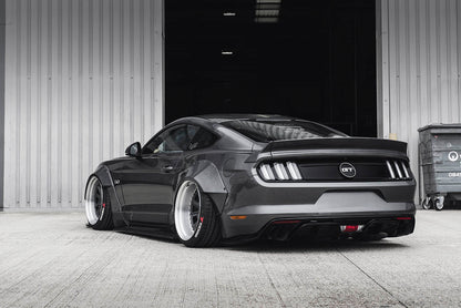 Ford Mustang (S550) – bodykit widebody LB-WORKS FRP Liberty Walk – zdjęcie 3