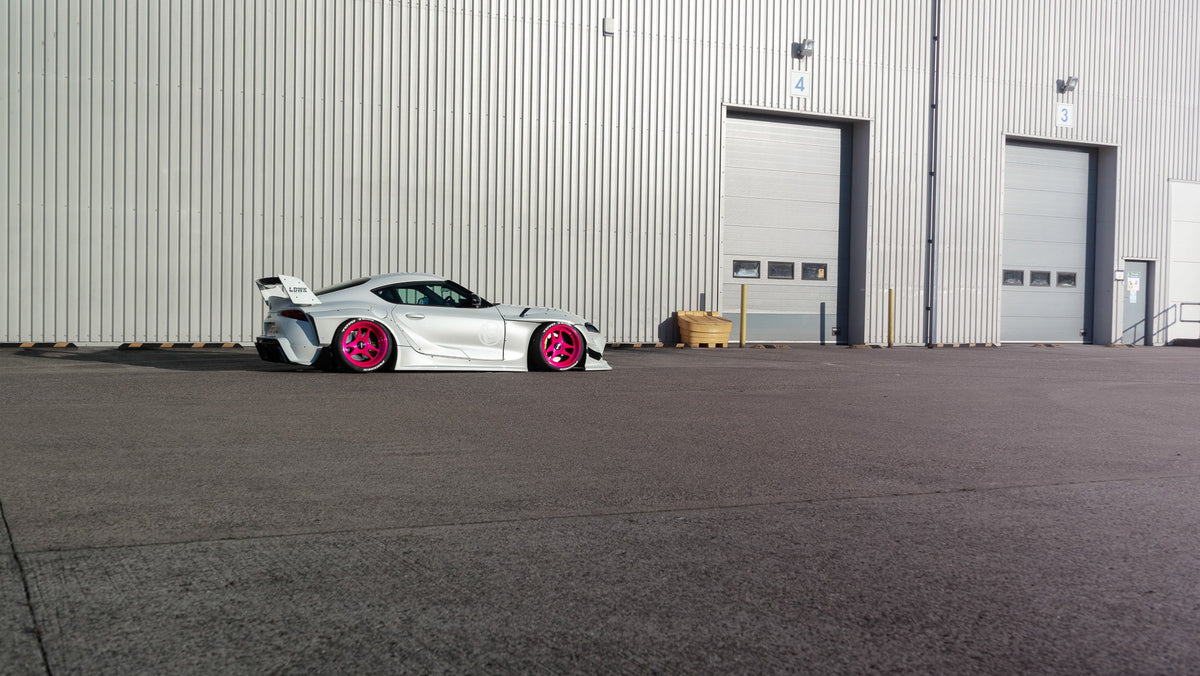 Toyota GR Supra A90 – bodykit widebody LB-WORKS V2 z maską FRP Liberty Walk – zdjęcie 22