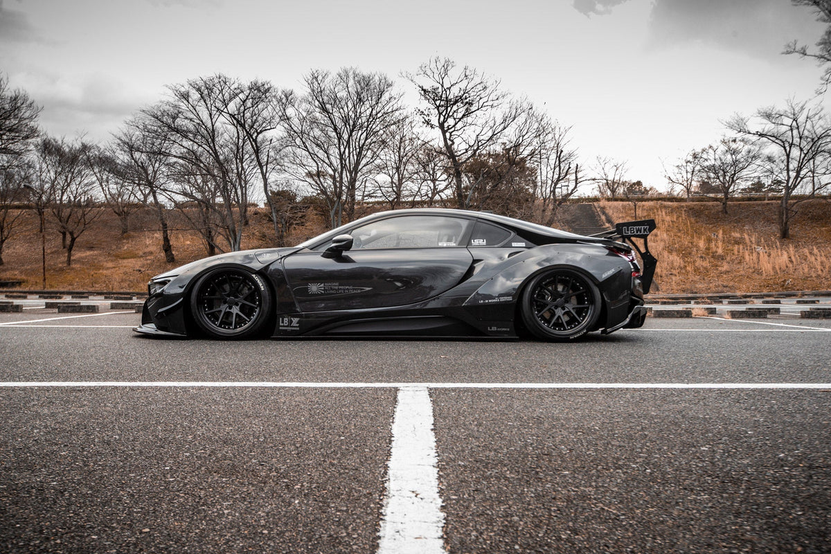 BMW i8 (I12) – bodykit widebody LB-WORKS V1 FRP Liberty Walk – zdjęcie 3