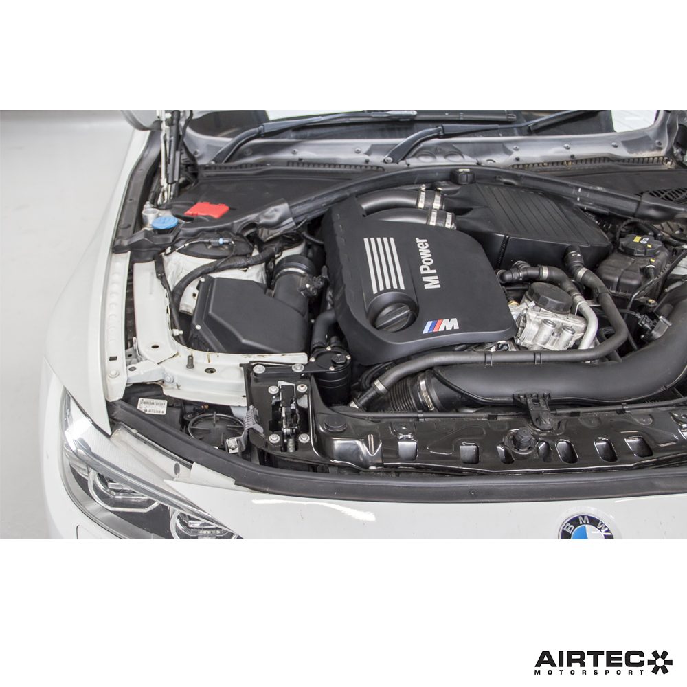 AIRTEC Motorsport Odma oleju do BMW M2 Comp / M3 / M4 F8x S55 (7)