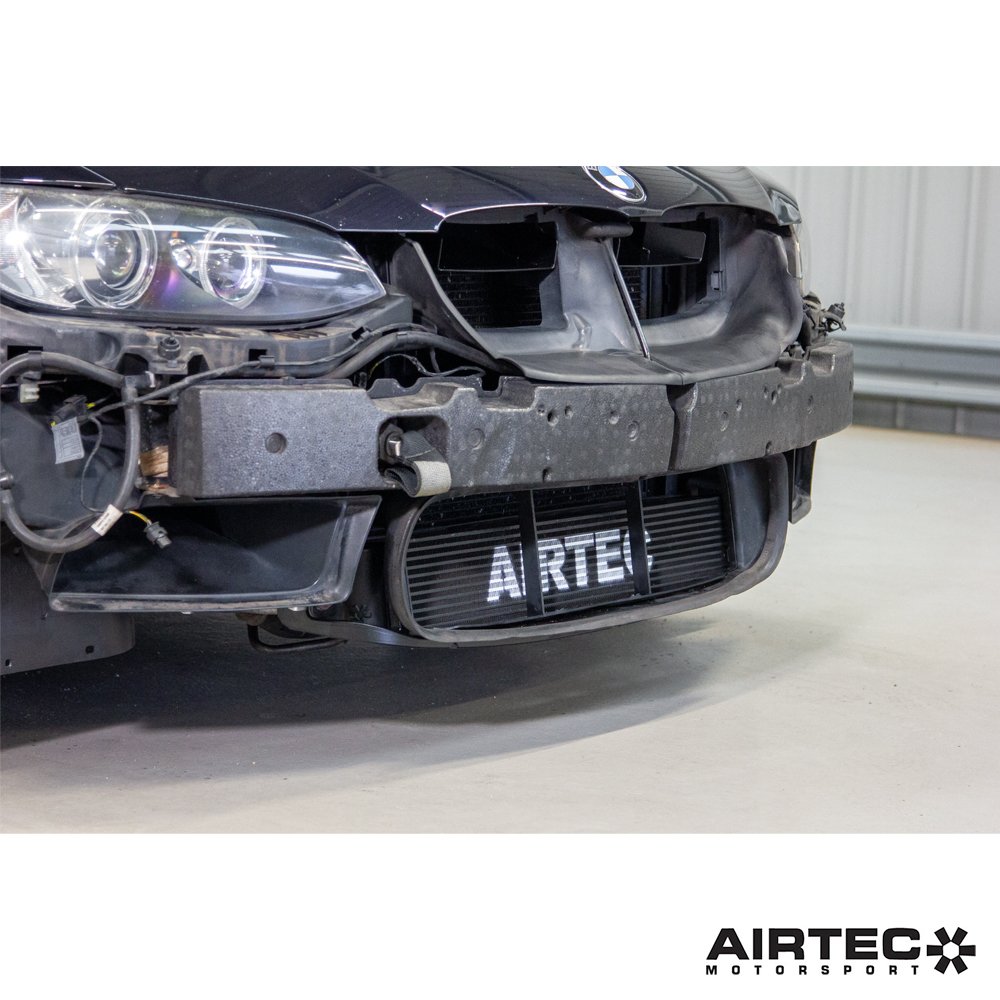 AIRTEC Motorsport Chłodnica oleju do BMW M3 E90 E92 E93 (7)
