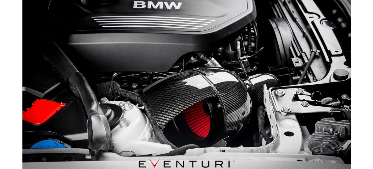 Eventuri B58 Intake – widok boczny w komorze, carbon airbox i kanały