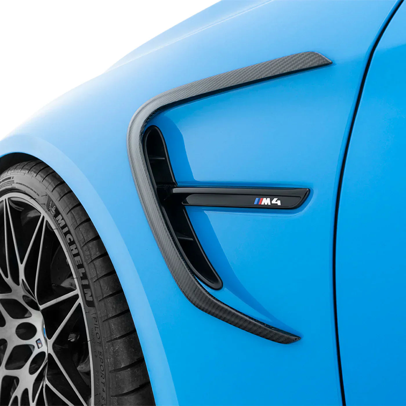 BMW F82 M4 – karbonowe osłony błotników ADRO