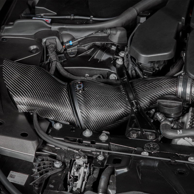 BMW M5 G90 z zamontowanym dolotem Eventuri (przykładowe zdjęcie)