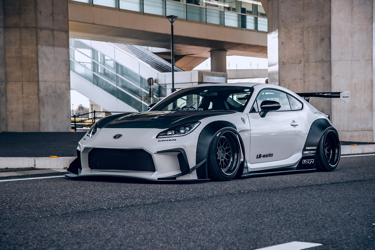 Toyota GR86 / Subaru BRZ (ZN8/ZD8) – bodykit widebody LB-Nation wymienne błotniki z wlotami z maską FRP Liberty Walk – zdjęcie 14