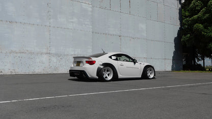 Toyota GT86 (ZN6, do 2015) – bodykit widebody LB-Nation V2 Lip Type Ducktail FRP Liberty Walk – zdjęcie 4