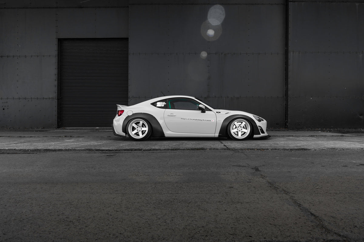 Toyota GT86 (ZN6, do 2015) – bodykit widebody LB-Nation V2 Lip Type Ducktail FRP Liberty Walk – zdjęcie 3