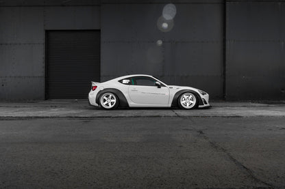 Toyota GT86 (ZN6, do 2015) – bodykit widebody LB-Nation V2 Lip Type Ducktail FRP Liberty Walk – zdjęcie 3