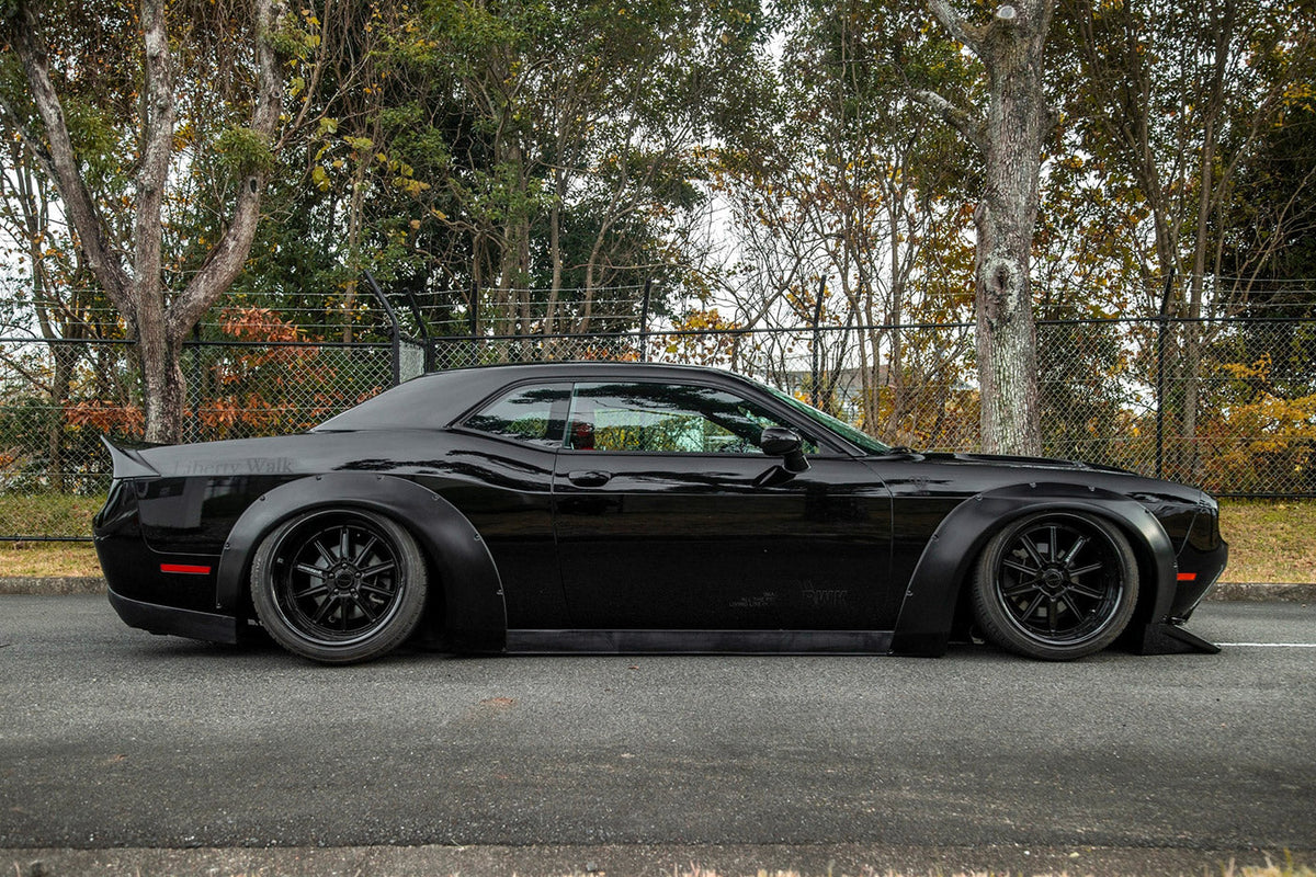 Dodge Challenger – bodykit widebody LB-WORKS FRP Liberty Walk – zdjęcie 10