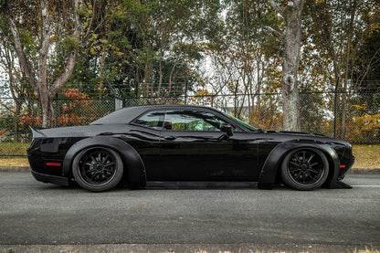 Dodge Challenger – bodykit widebody LB-WORKS FRP Liberty Walk – zdjęcie 10