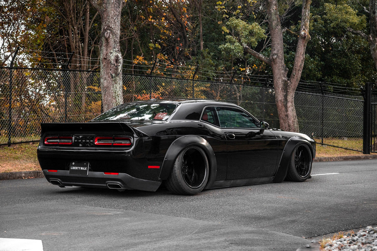 Dodge Challenger – bodykit widebody LB-WORKS FRP Liberty Walk – zdjęcie 11