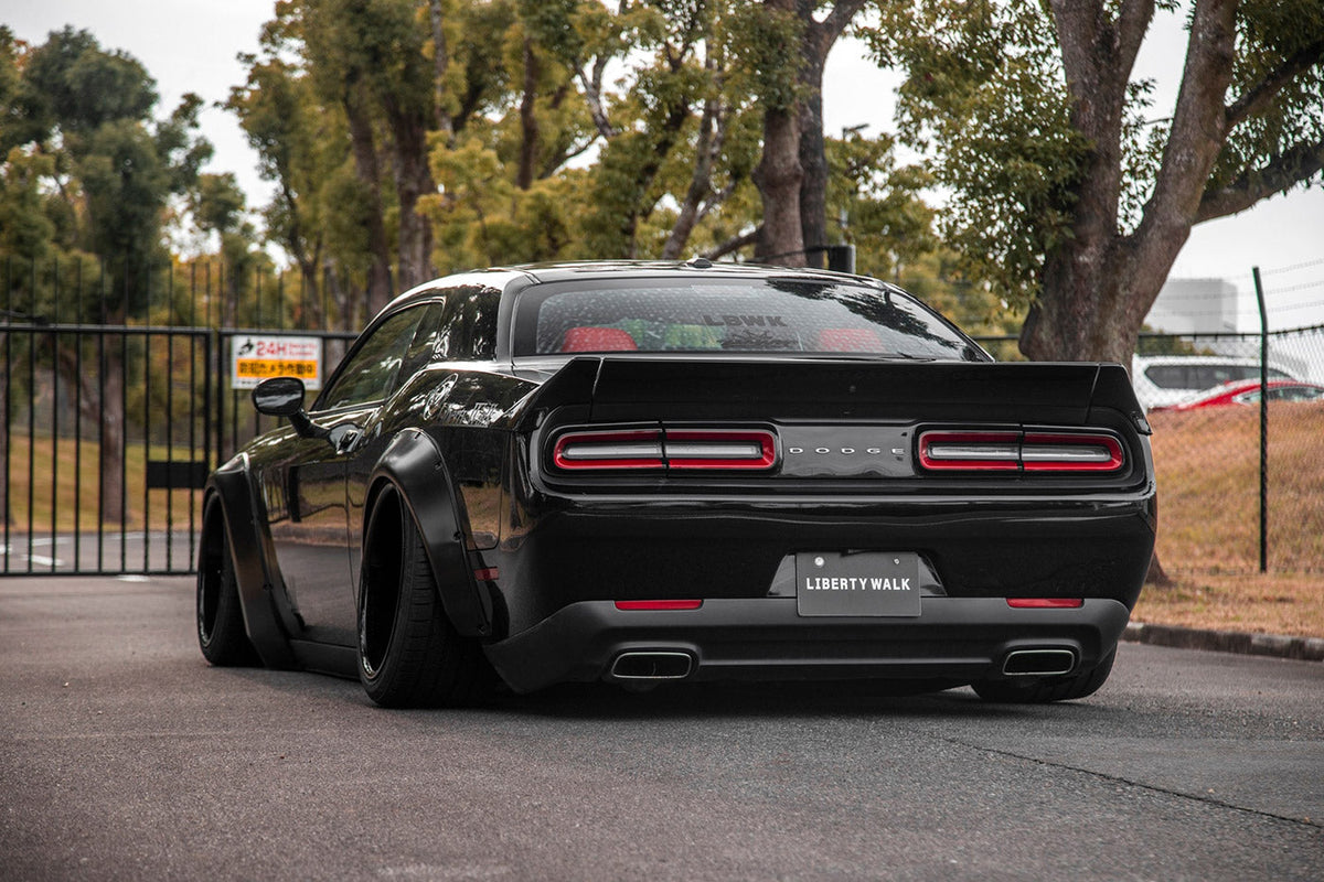 Dodge Challenger – bodykit widebody LB-WORKS FRP Liberty Walk – zdjęcie 13