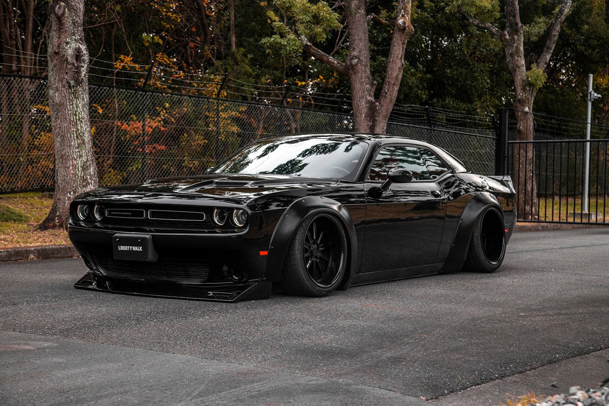 Dodge Challenger – bodykit widebody LB-WORKS FRP Liberty Walk – zdjęcie 15