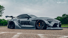 Toyota GR Supra A90 – bodykit widebody LB-WORKS V1 z maską FRP Liberty Walk – zdjęcie 1