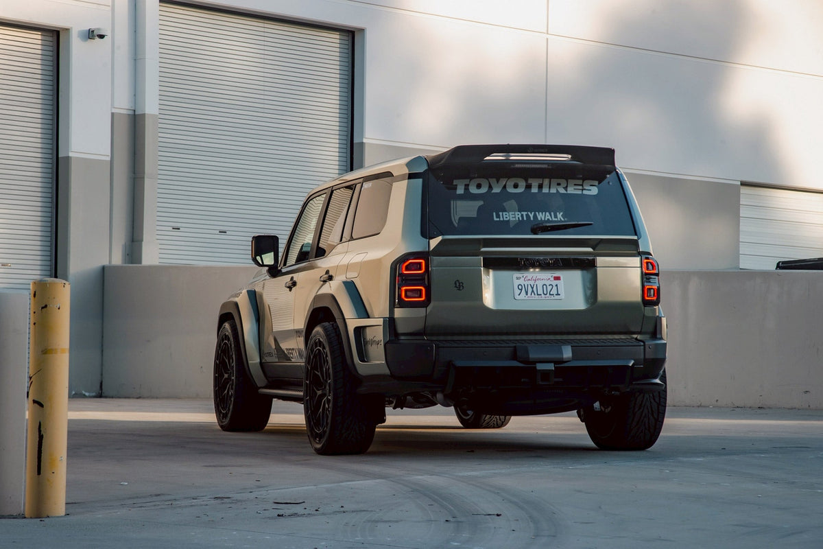 Toyota Land Cruiser 250 – bodykit widebody LB-WORKS FRP Liberty Walk – zdjęcie 2