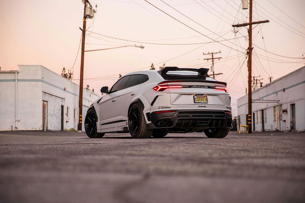 Lamborghini Urus – bodykit widebody LB-WORKS z maską dry carbon Liberty Walk – zdjęcie 14